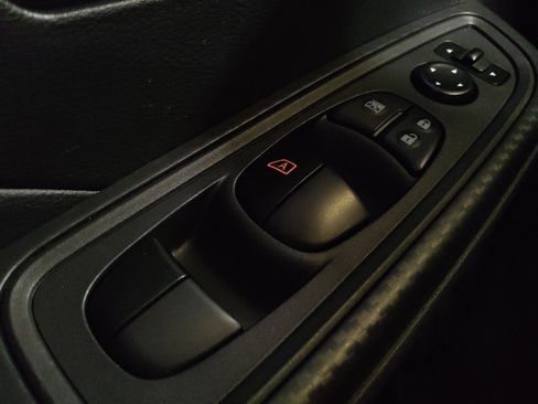 Used 2025 Nissan Versa S w/ Trunk Package FWD image 27
