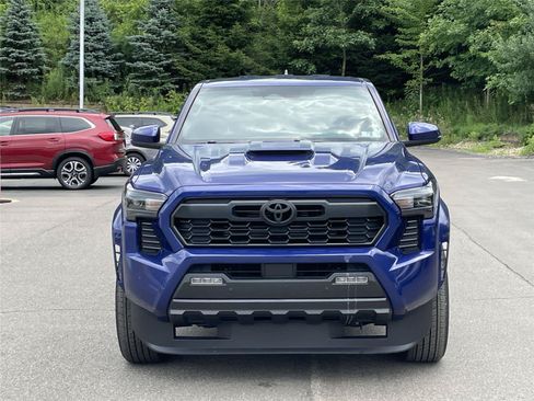 Used 2024 Toyota Tacoma TRD Sport w/ TRD Sport Upgrade Package AWD/4WD image 8