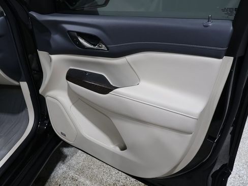 Used 2022 GMC Acadia Denali w/ Denali Ultimate Package image 28