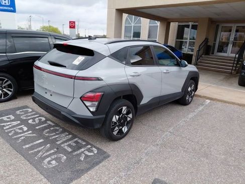 Used 2025 Hyundai Kona SEL image 2