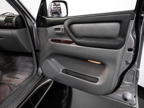 Used 2006 Toyota Land Cruiser image 44