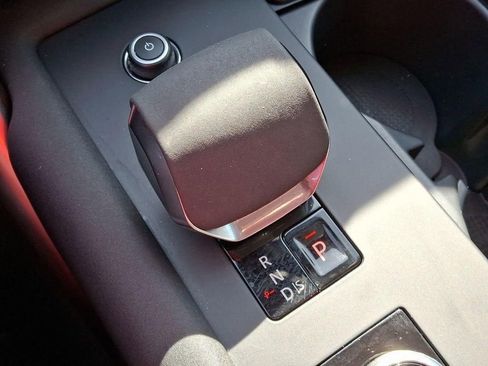 Used 2024 Land Rover Discovery S image 17