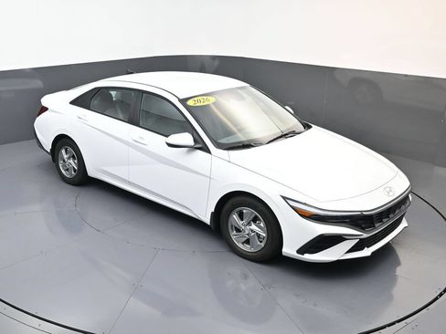 Certified 2026 Hyundai Elantra SE FWD image 14