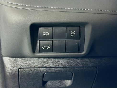 Certified 2023 Toyota Highlander XLE image 10