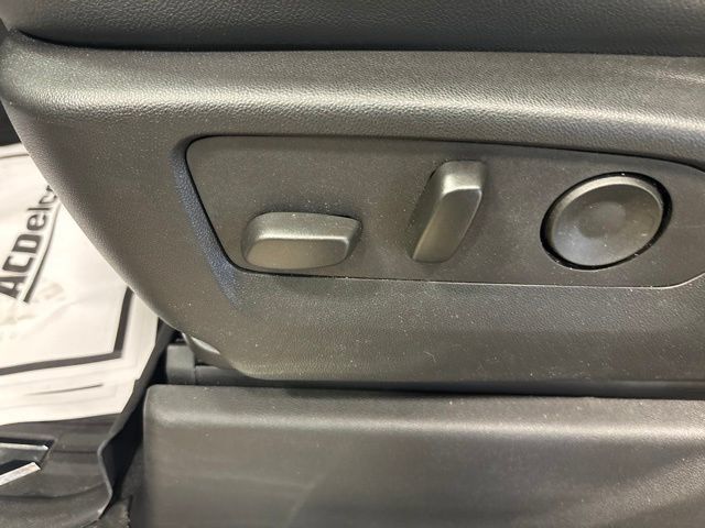 Used 2025 Chevrolet Silverado 1500 LTZ AWD/4WD image 43