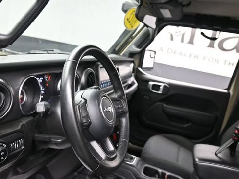 Used 2022 Jeep Gladiator Sport AWD/4WD image 15