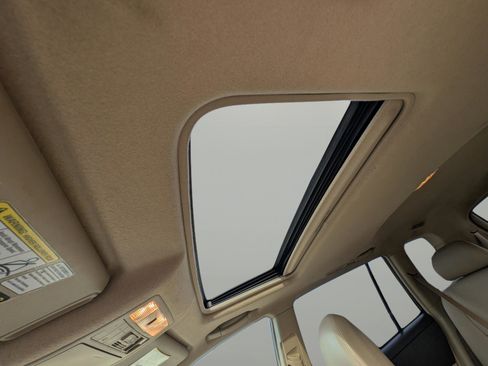 Used 2010 Toyota Highlander SE image 17