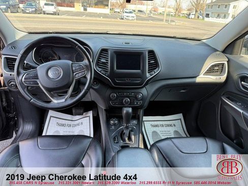 Used 2019 Jeep Cherokee Latitude Plus AWD/4WD image 25
