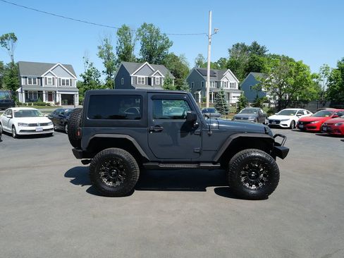Used 2016 Jeep Wrangler Sahara w/ Connectivity Group AWD/4WD image 8