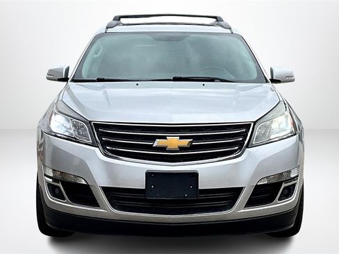 Used 2017 Chevrolet Traverse LT w/ Style and Technology Package image 2