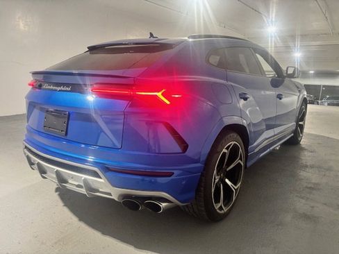 Used 2021 Lamborghini Urus image 2