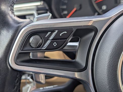 Used 2018 Porsche Macan image 19