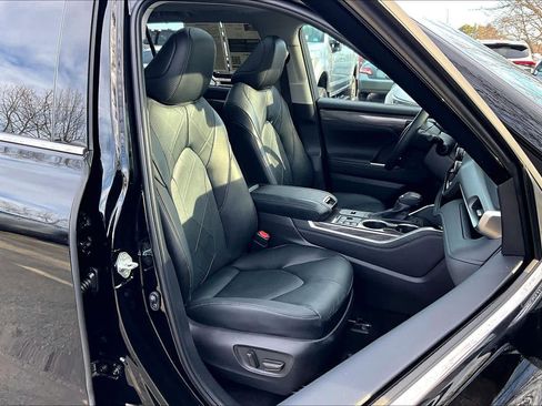 Used 2025 Toyota Highlander Platinum image 7