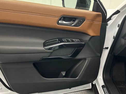 New 2026 Nissan Pathfinder Platinum AWD/4WD image 14