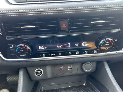 Used 2021 Nissan Rogue SV w/ Premium Package image 16