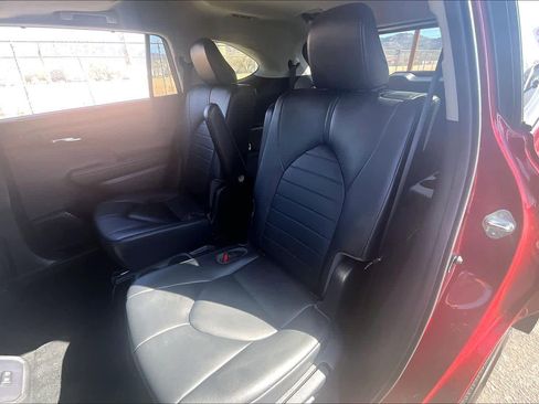 Used 2020 Toyota Highlander XLE image 21