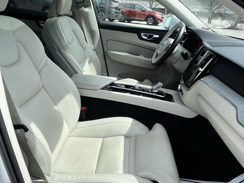 Used 2023 Volvo XC60 B5 Ultimate AWD/4WD image 17