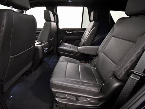 Used 2021 GMC Yukon Denali w/ Denali Premium Package image 15