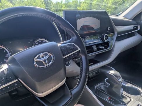 Used 2023 Toyota Highlander XLE AWD/4WD image 34