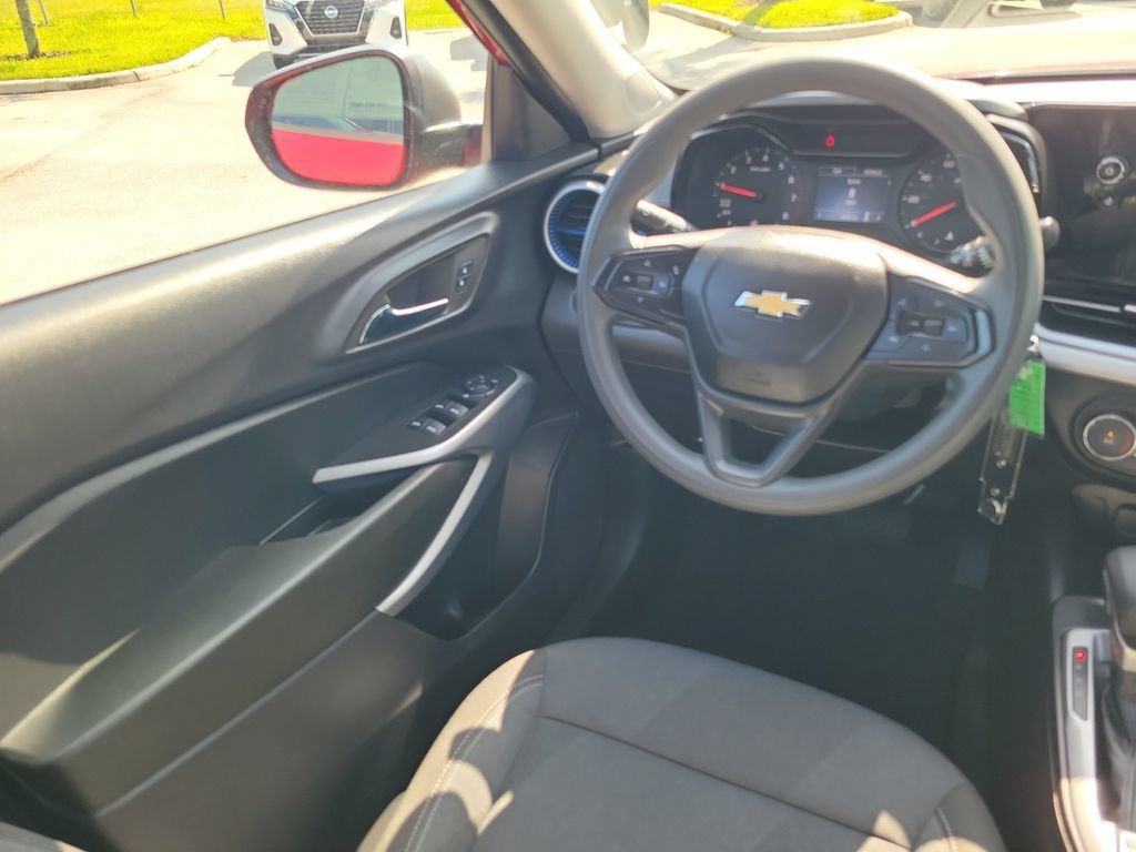 Used 2026 Chevrolet Trax LS FWD image 15