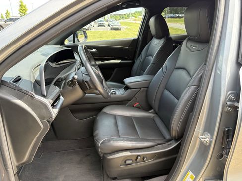 Used 2024 Cadillac XT4 Luxury w/ Cold Weather Package FWD image 27