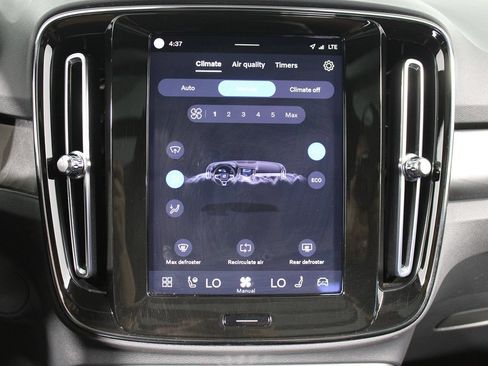 Used 2023 Volvo XC40 Recharge Ultimate AWD/4WD image 18