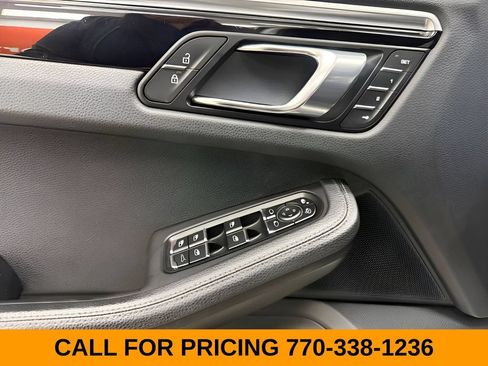 Used 2020 Porsche Macan AWD/4WD image 10