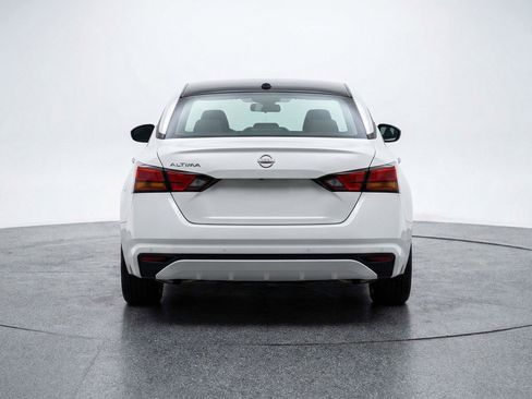 Used 2025 Nissan Altima 2.5 SV FWD image 7