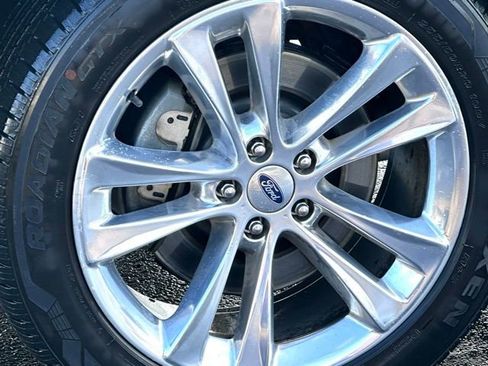 Used 2019 Ford Explorer XLT w/ Equipment Group 202A image 11