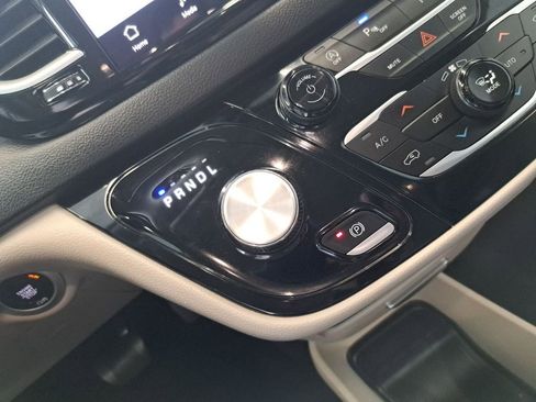 Used 2023 Chrysler Pacifica Touring-L FWD image 22
