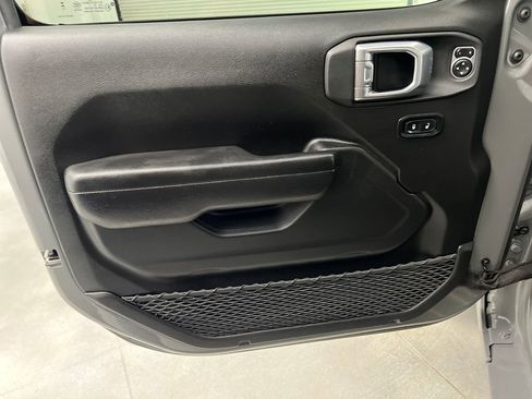 Used 2023 Jeep Wrangler Altitude image 11