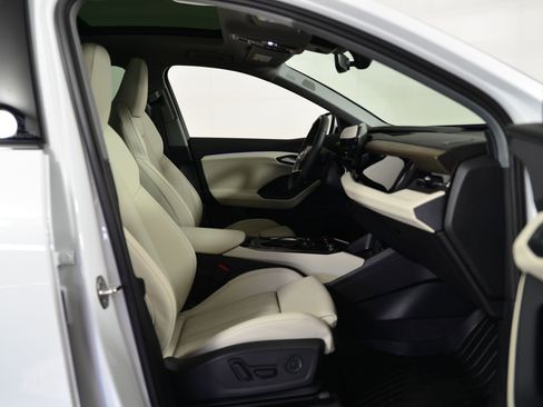 Used 2025 Audi Q6 e-tron Premium Plus w/ Premium Plus image 19