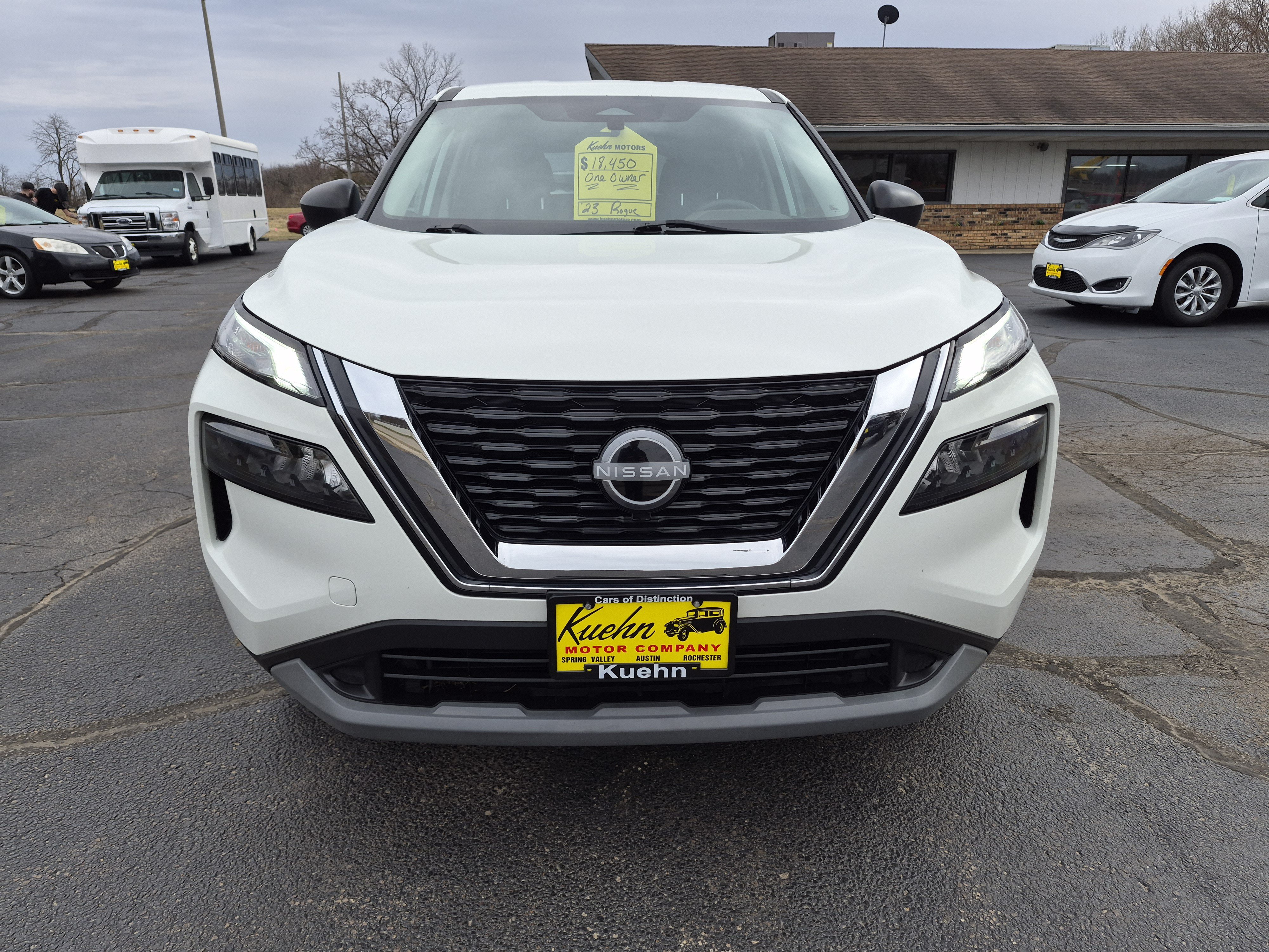 Used 2023 Nissan Rogue S AWD/4WD image 3