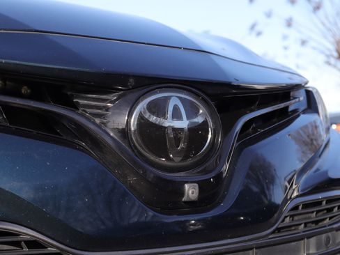 Used 2018 Toyota Camry XLE image 34