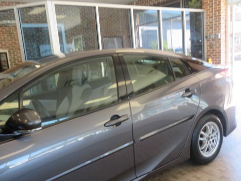 Used 2018 Toyota Prius Prime Premium FWD image 70