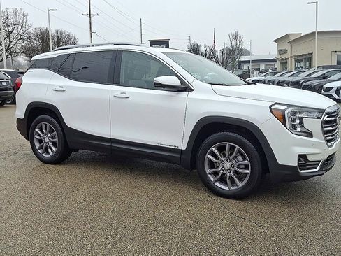 Certified 2022 GMC Terrain SLT w/ Tech Package image 2