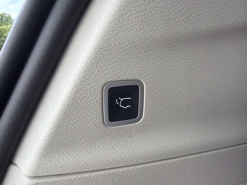 Used 2022 Chrysler Pacifica Limited FWD image 14