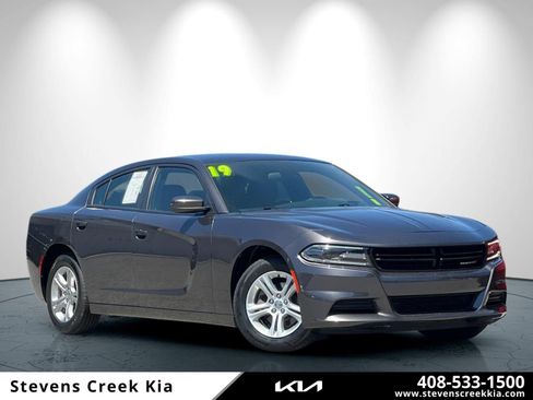 Used 2019 Dodge Charger SXT RWD image 1