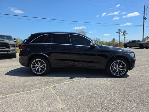 Used 2022 Mercedes-Benz GLC 300 image 3
