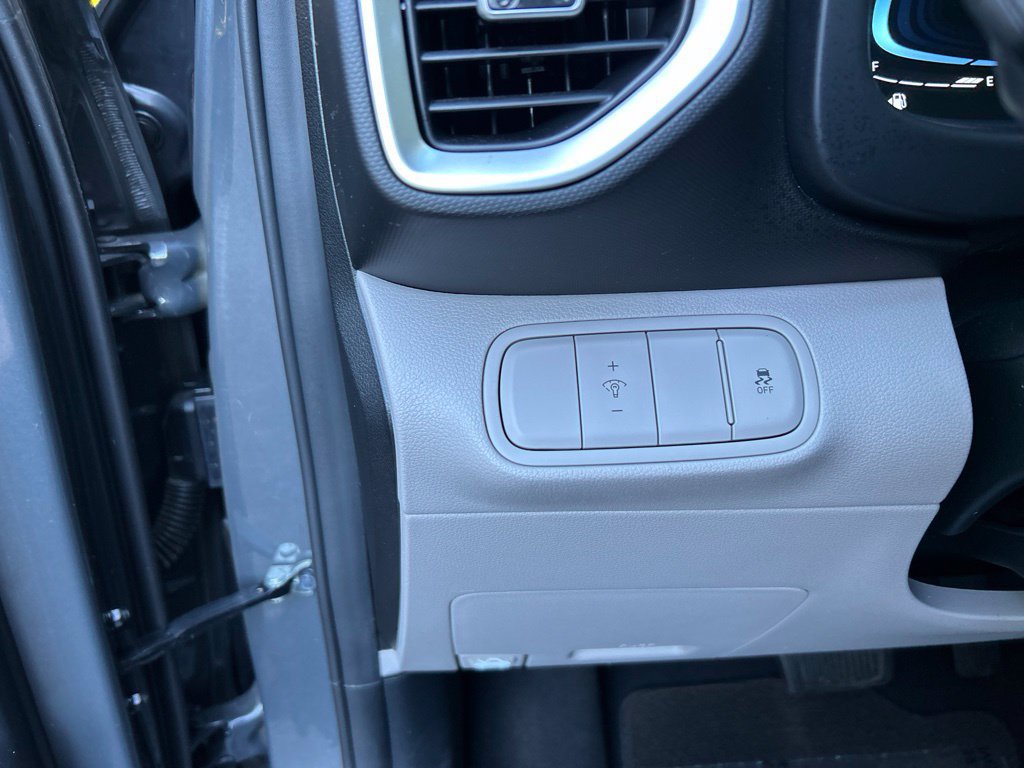 Used 2024 Hyundai Venue SEL FWD image 25