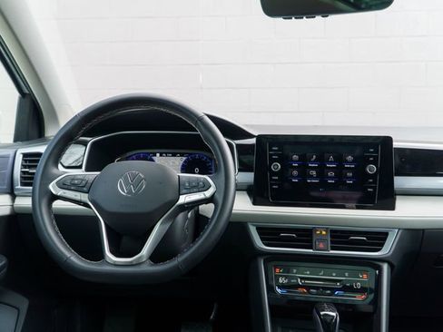 Used 2025 Volkswagen Taos SEL AWD/4WD image 22