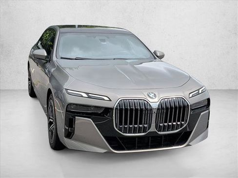 Used 2023 BMW 760i xDrive AWD/4WD image 3