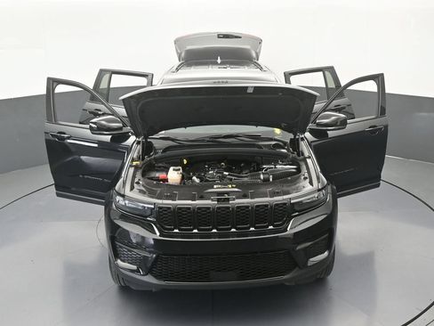 Used 2025 Jeep Grand Cherokee Altitude RWD image 73