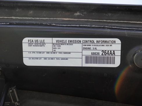 Certified 2024 Jeep Gladiator Sport AWD/4WD image 30