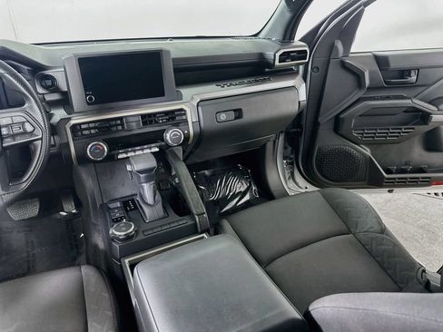 Used 2025 Toyota Tacoma SR5 AWD/4WD image 21