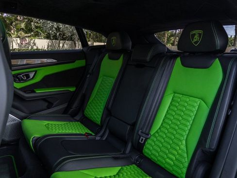 Used 2022 Lamborghini Urus AWD/4WD image 25