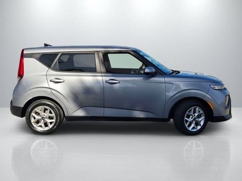 Used 2022 Kia Soul LX w/ Technology Package FWD image 3