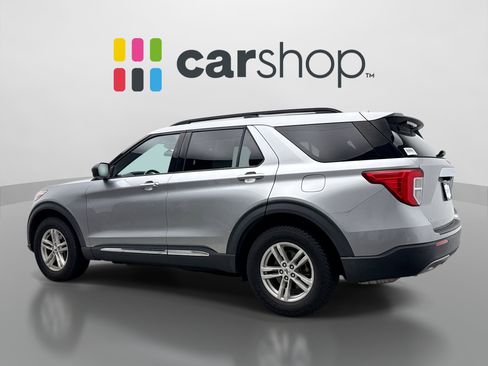 Used 2020 Ford Explorer XLT w/ Equipment Group 202A AWD/4WD image 3