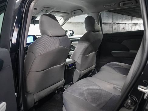 Used 2023 Toyota Highlander L FWD image 18