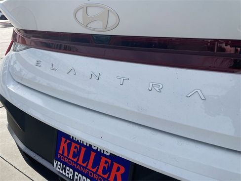 Used 2025 Hyundai Elantra SE image 29